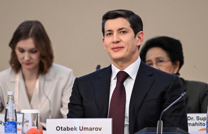 أوزبكستان
      تتأهب
      لاستضافة
      كأس
      العالم
      لسلاح
      السابر
      للسيدات