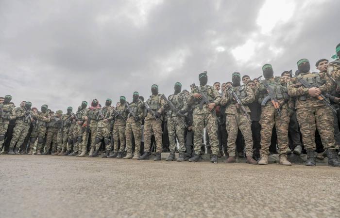 مصادر
      من
      «حماس»
      تُقر
      بـ«تباين»
      مع
      الوسطاء
      حول
      خطة
      نزع
      السلاح