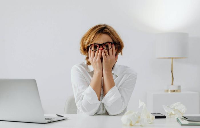 ما
      سبب
      تنميل
      اليدين
      أثناء
      النوم؟