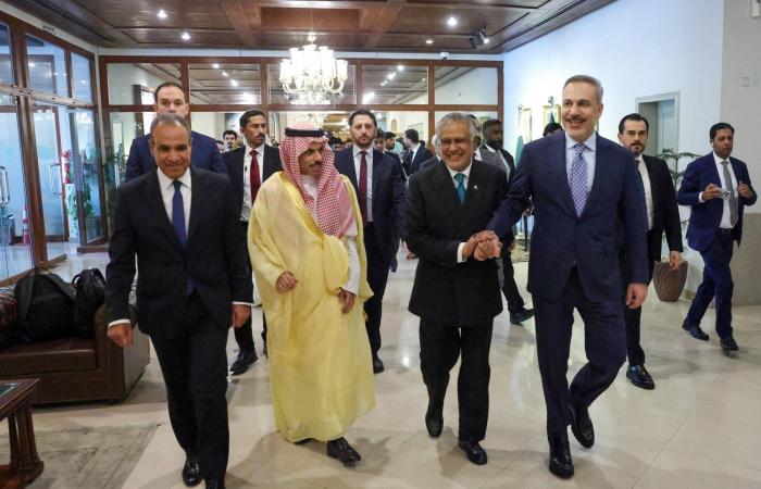 إسلام
      آباد
      وبكين
      تحثان
      على
      إنهاء
      حرب
      الشرق
      الأوسط
      وسلامة
      الممرات
      المائية