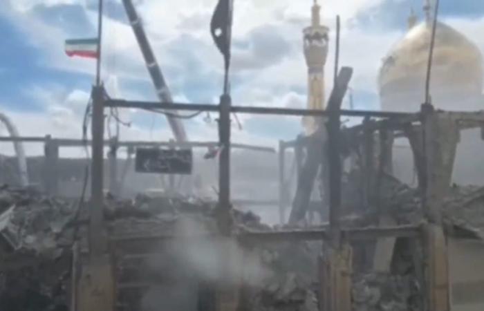 لقطة لأضرار جامع الحسينية بإيران بعد هجوم وفقا لوكالة مهر