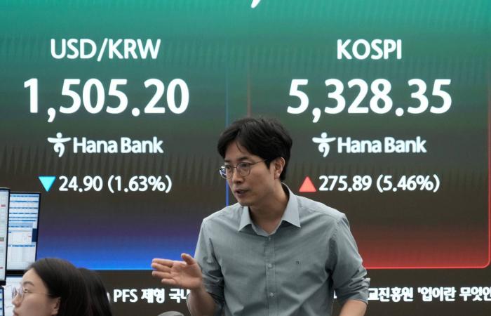 مخزونات
      النفط
      الأميركية
      تقفز
      بـ5.5
      مليون
      برميل
      وتدفع
      الأسعار
      إلى
      التراجع