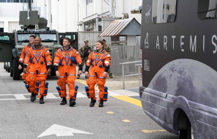 توقيف
      رجل
      في
      ماساتشوستس
      بتهمة
      تهديد
      ترمب
      بالقتل