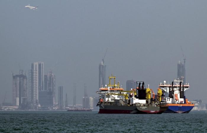 مسؤول إماراتي يؤكد ضرورة التزام جهود إعادة فتح مضيق هرمز بالقانون الدولي