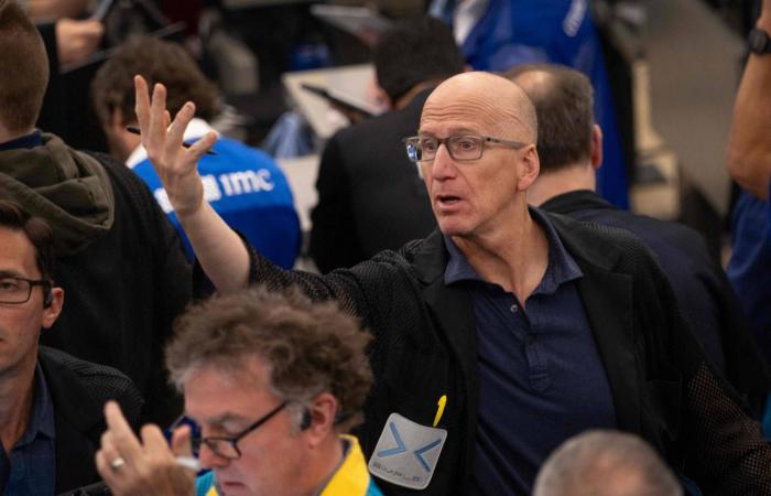 بين
      وعود
      ترمب
      وهواجس
      «هرمز»...
      الأسواق
      العالمية
      تعبر
      «مارس
      الأسود»
      بـ«انتعاش
      واسع»