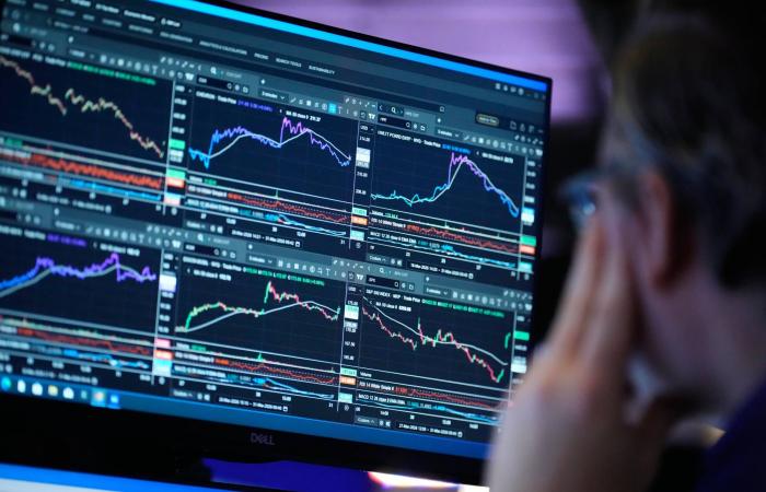 مخزونات
      النفط
      الأميركية
      تقفز
      بـ5.5
      مليون
      برميل
      وتدفع
      الأسعار
      إلى
      التراجع