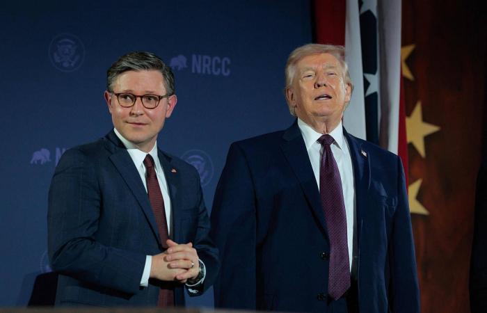 ترمب
      يقرر
      تقييد
      التصويت
      بالبريد...
      والولايات
      تطعن