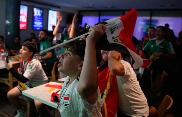 العراقيون
      يحتفلون
      وسط
      الحرب
      بتأهل
      بلادهم
      إلى
      المونديال
      للمرة
      الأولى
      منذ
      40
      عاماً