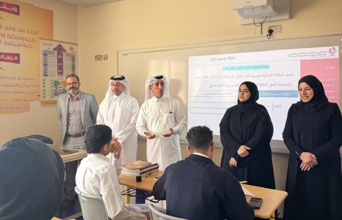 وكيل وزارة التربية يواصل زياراته التفقدية للمدارس بعد استئناف الدراسة الحضورية