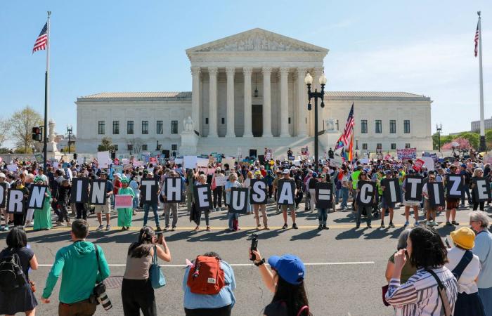 المحكمة
      العليا
      الأميركية
      أمام
      اختبار
      دستوري
      تاريخي