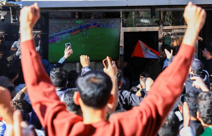 العراقيون
      يحتفلون
      وسط
      الحرب
      بتأهل
      بلادهم
      إلى
      المونديال
      للمرة
      الأولى
      منذ
      40
      عاماً