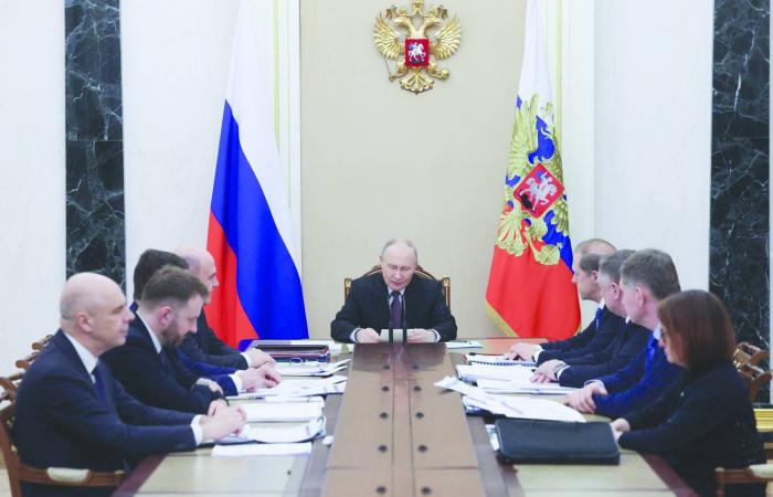 قائد
      البحرية
      الفرنسية:
      الصين
      ستضطر
      للانخراط
      في
      مناقشات
      فتح
      مضيق
      هرمز