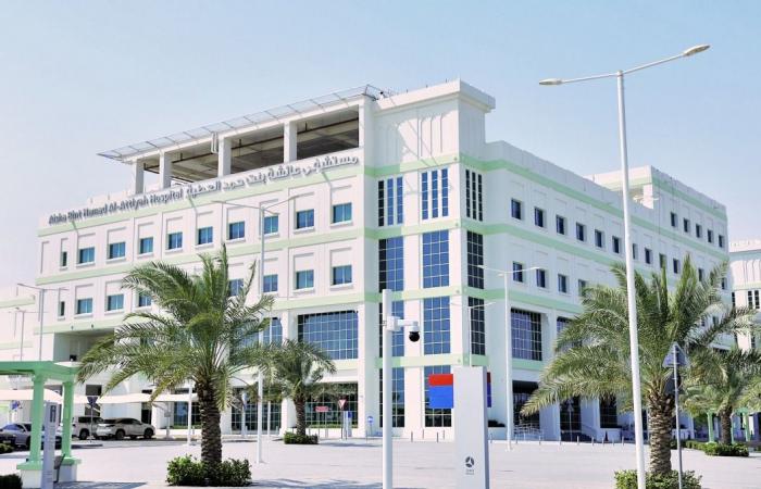 جراحة مجهرية دقيقة في العمود الفقري بمستشفى عائشة بنت حمد العطية تُعيد الحركة لمريضة خمسينية