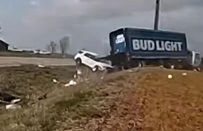 محتجز على ذمة كفالة قدرها 10 ملايين دولار.. هذا ما فعله رجل بشاحنة بيرة مسروقة