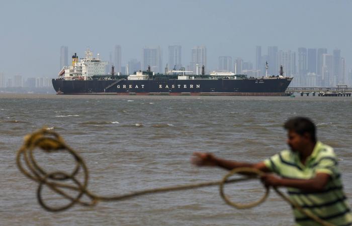 النفط
      يقفز
      فوق
      106
      دولارات
      بعد
      خطاب
      ترمب
      وتهديده
      إيران