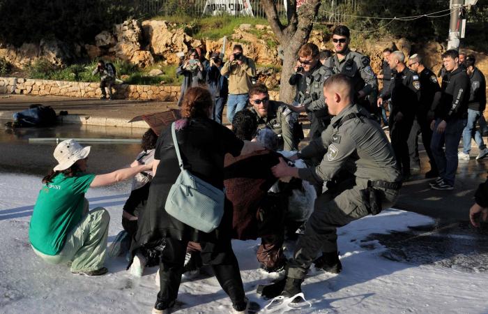 «تفجير
      لمكانتنا
      المتدهورة
      أصلاً»....أصوات
      إسرائيلية
      رسمية
      تعارض
      «إعدام
      الأسرى»