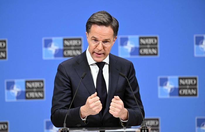 روته
      لإجراء
      مباحثات
      مع
      ترمب
      في
      واشنطن
      بعد
      أن
      هدد
      أوروبا
      بوقف
      تزويد
      أوكرانيا
      بالأسلحة