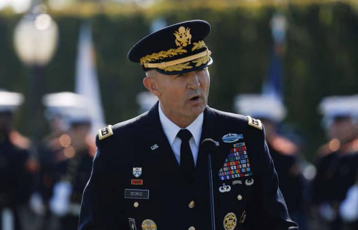 هيغسيث
      يطلب
      من
      رئيس
      أركان
      القوات
      البرية
      التنحي
      عن
      منصبه