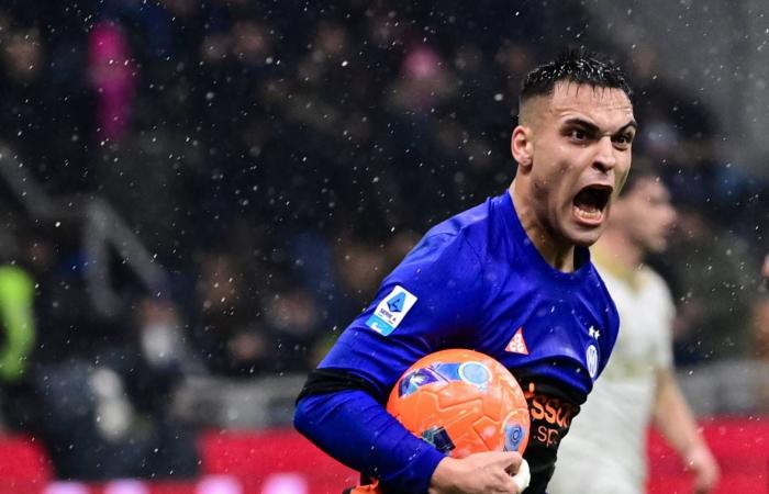 «دورة
      تشارلستون»:
      بيغولا
      إلى
      نصف
      النهائي