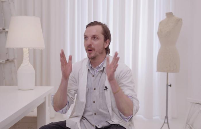 ماذا تخفي هذه العلامة الفرنسيّة تحت قناعها؟