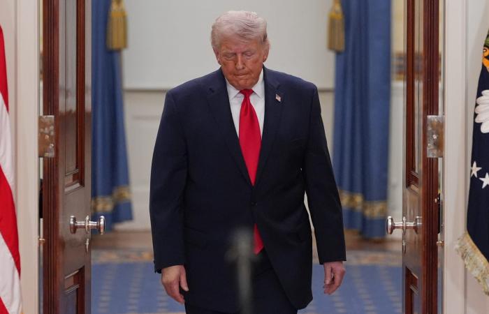 ترامب يتراجع: أمريكا يمكنها "بسهولة" فتح مضيق هرمز مع "مزيد من الوقت"