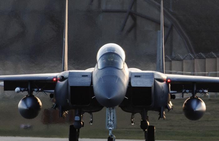 مصادر: إنقاذ أحد فردي طاقم مقاتلة أمريكية أُسقطت فوق إيران ومصير الثاني مجهول