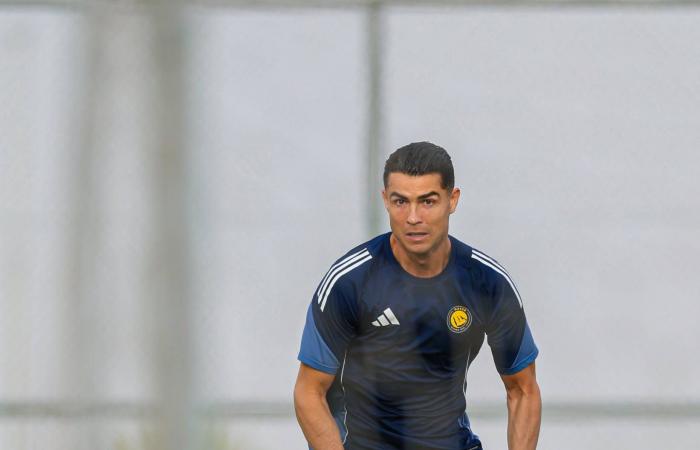 كوليبالي
      يكشف:
      بونو
      أبلغني
      بسحب
      لقب
      السنغال...
      وتواصلت
      مع
      بنزيمة
      قبل
      صفقة
      الهلال