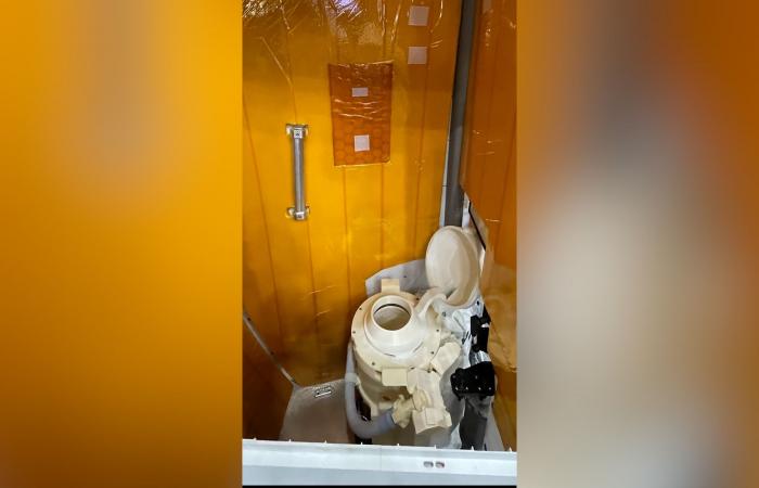 خلل في مرحاض مركبة "أرتيمس 2" خلال رحلتها حول القمر.. ما الذي حدث؟