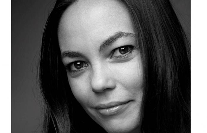 إليزابيث
      راسموسن:
      نشأتي
      قرب
      الدائرة
      القطبية
      جعلت
      السماء
      جزءاً
      من
      هويتي