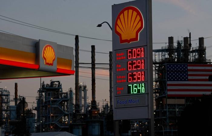 حشود
      ترمب
      العسكرية:
      رسائل
      ردع
      أم
      تمهيد
      لسيناريوهات
      أوسع؟