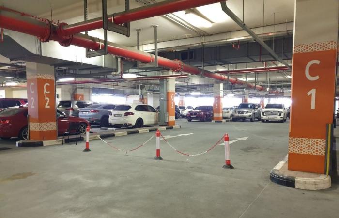 البيئة تكشف نتائج مراقبة جودة الهواء في مواقف السيارات بالمجمعات التجارية