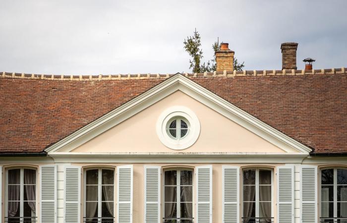 فرنسا.. قصر أيقوني للبيع كان ملكًا لكارل لاغرفيلد ثم كارولين دو موناكو