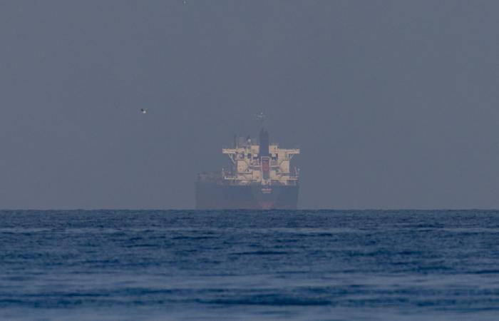 إيران تعلن عن تطور جديد بشأن عبور "السلع الأساسية" من مضيق هرمز