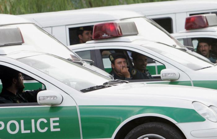 لقطات يبدو أنها تُظهر الشرطة الإيرانية تطلق النار على مروحيات عابرة