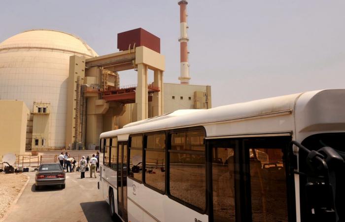 "قد ينهي الحياة في عواصم الخليج".. وزير خارجية إيران يحذر بعد استهداف محطة بوشهر النووية