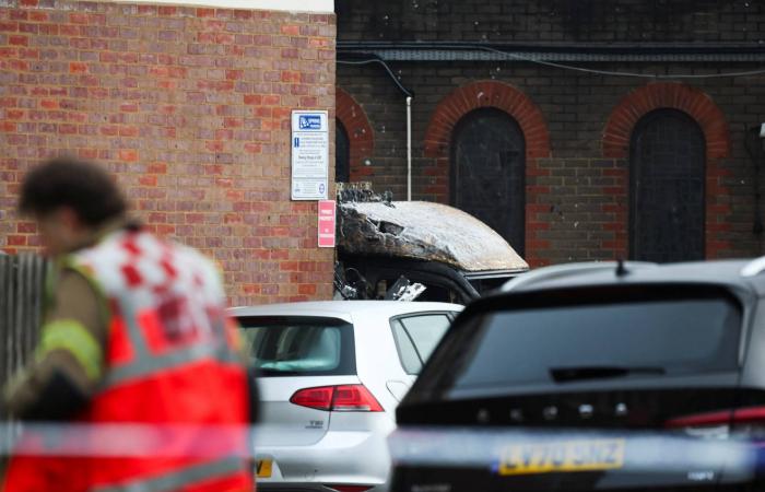 ضباط
      شرطة
      «يتركون
      حقيبة
      أسلحة»
      خارج
      منزل
      عمدة
      لندن