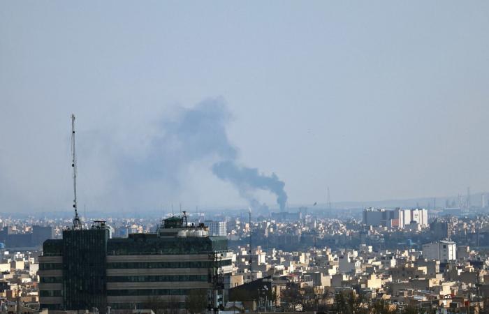 رجال قبائل إيرانيون يبحثون عن طيار أمريكي مفقود وسط غموض حول مصيره