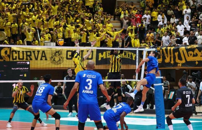 الهلال
      بطلاً
      لـ«نخبة
      الطائرة»
      على
      حساب
      الاتحاد