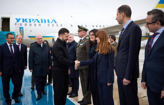 إردوغان
      بحث
      مع
      زيلينسكي
      سُبل
      إنهاء
      حرب
      روسيا
      وأوكرانيا
      وقضايا
      أمنية