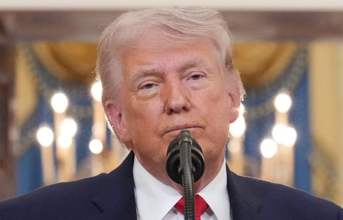 "سينهمر عليهم الجحيم".. ترامب: "الوقت ينفد" أمام إيران لإعادة فتح مضيق هرمز