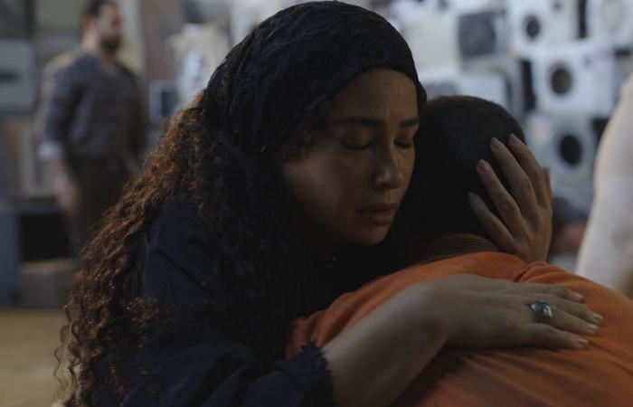 «قمرة
      السينمائي»
      يحتفي
      بالفلكلور
      في
      دورة
      «استثنائية»
      بسبب
      الحرب