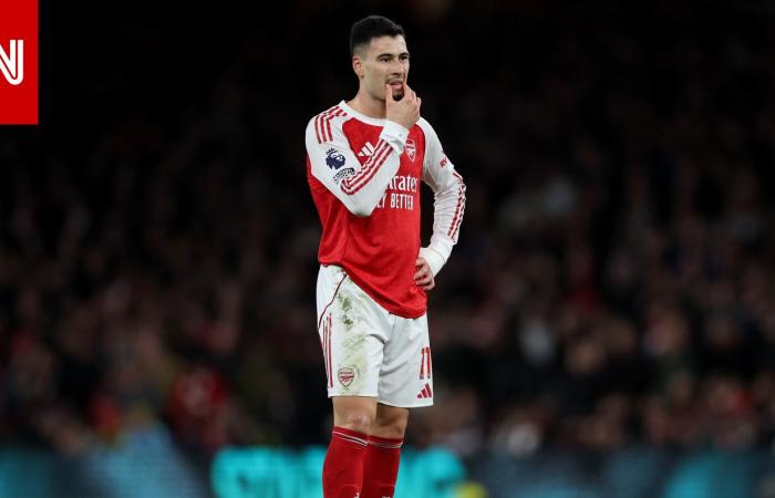 متابعة: لقطة جدلية في كأس إنجلترا.. لاعب أرسنال يدفع الحكم ويتلقى عقوبة