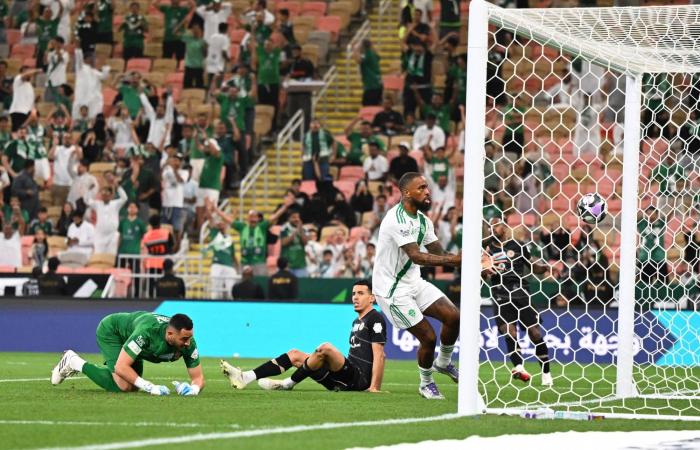 «خلل
      دفاعي»
      يعيد
      مخاوف
      الهبوط
      في
      ضمك...
      وكاريلي
      «مستاء»