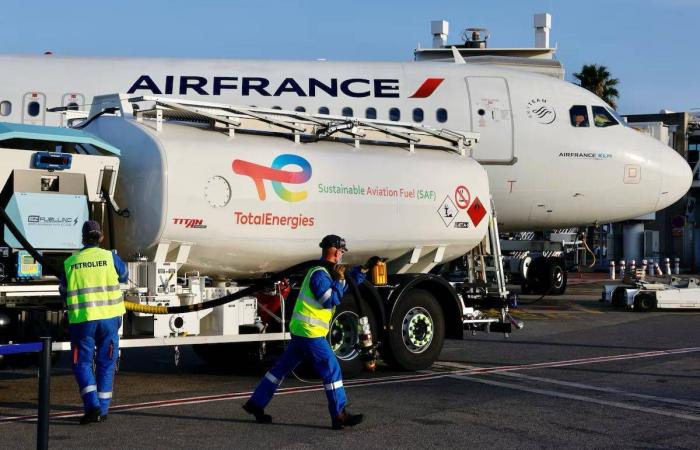 «شظايا
      هرمز»
      تضرب
      الطيران
      العالمي...
      والمطارات
      السعودية
      صمام
      أمان
      للملاحة
      الإقليمية