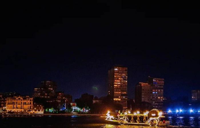 القميص
      النسائي
      الأبيض
      مطلوب
      للمرأة
      العاملة