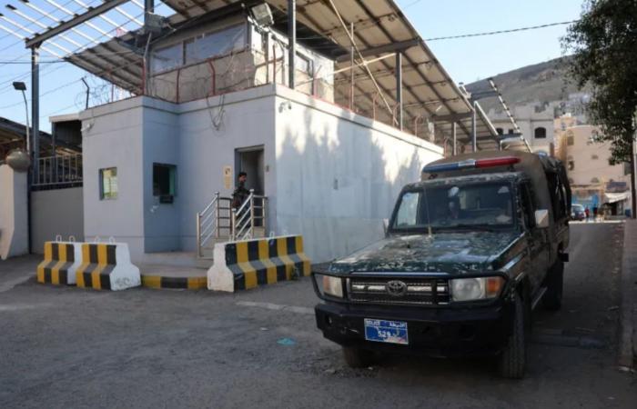 الحكومة
      اليمنية
      تطلق
      برنامجاً
      شاملاً
      لخطة
      تنفيذ
      الإصلاحات
      الاقتصادية