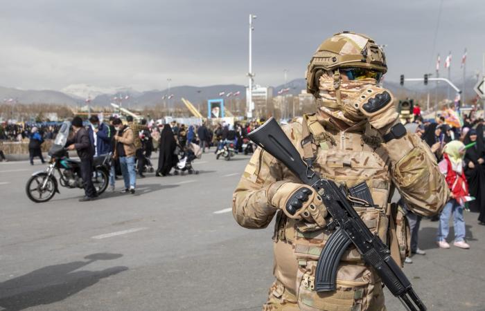 الجيش الإيراني يكشف ملابسات "مقتل 4 ضباط خلال اشتباك مع مقاتلات" أمريكية