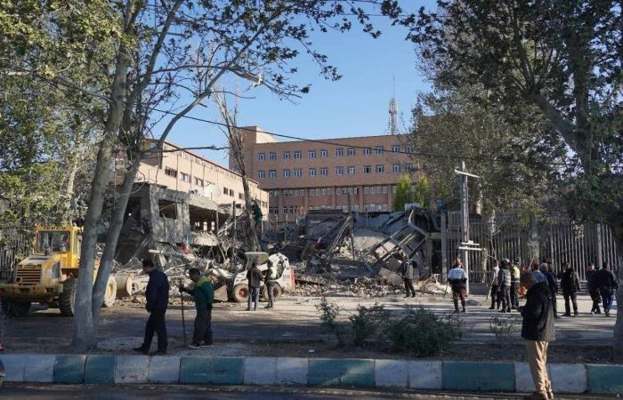 حراك
      إقليمي
      لـ«اتفاق
      جزئي»
      قُبيل
      ساعات
      حاسمة
      في
      حرب
      إيران