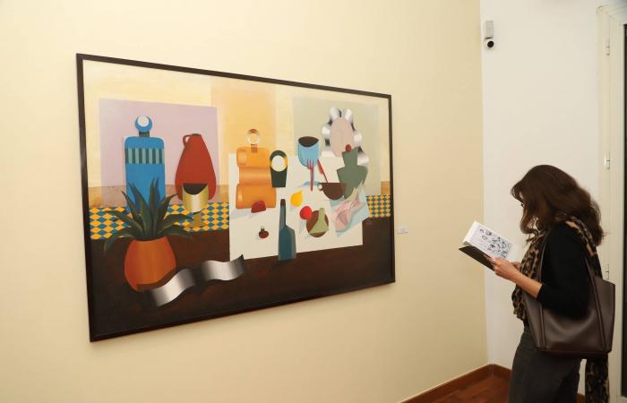 هندسة
      الألوان
      وفلسفة
      الخطوط
      في
      معرض
      فني
      بالقاهرة