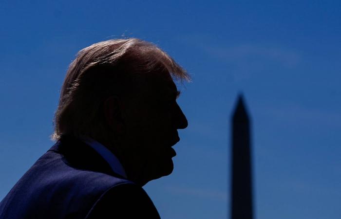 ترمب
      يهدد
      بسجن
      صحافي
      سرب
      خبر
      إنقاذ
      طيار
      أميركي
      في
      إيران